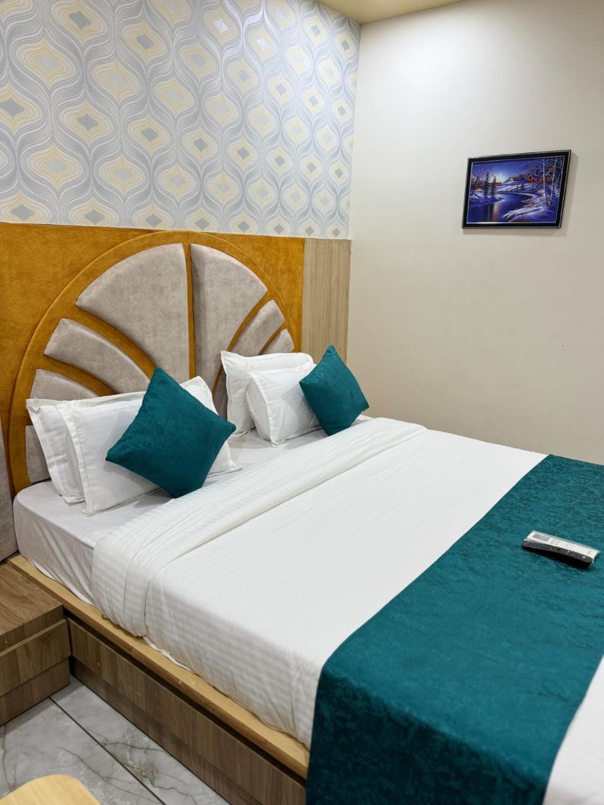 Hotel Alpine Ahmedabad Exterior photo