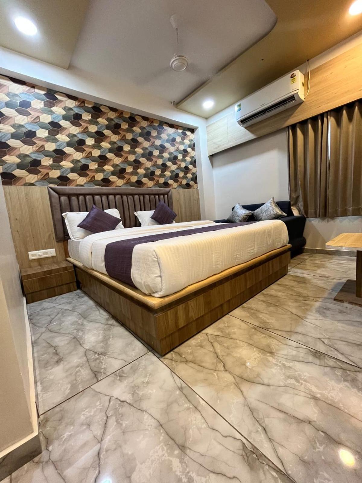 Hotel Alpine Ahmedabad Exterior photo